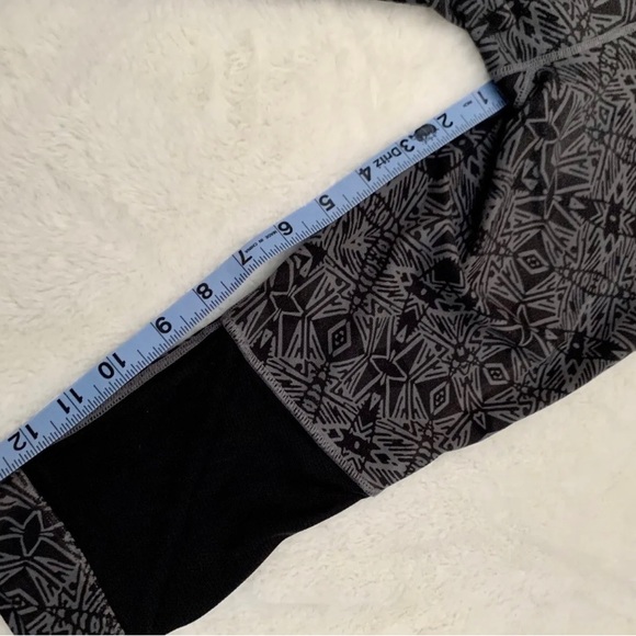 Athleta Bare To Run Knicker Cairo Cropped Capri Reflective Sonar Leggings SZ XS - Picture 10 of 12